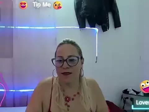 kassandra82 from StripChat is Freechat