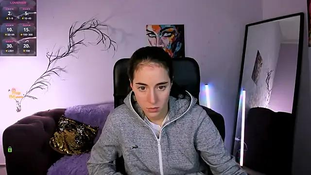 khloebeauty — show ass