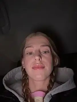 Freechat kira_mia on StripChat