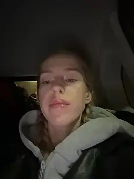 Freechat kira_mia on StripChat