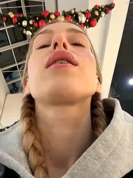 Freechat kira_mia on StripChat