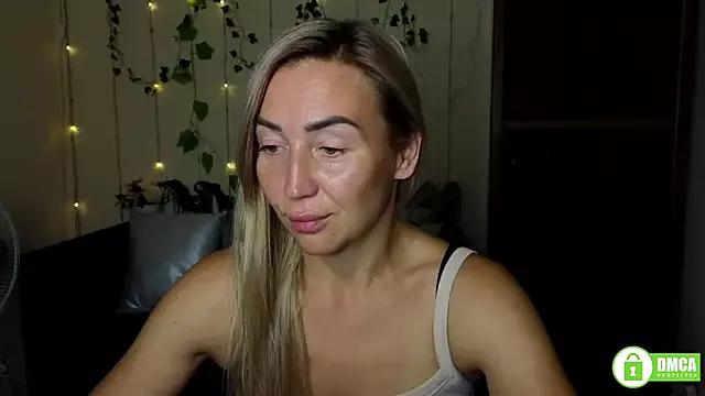 Kiss_julli88I from StripChat