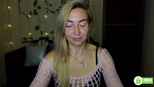 Kiss_julli88I from StripChat