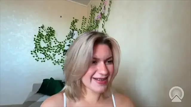 kmandarin from StripChat is Freechat