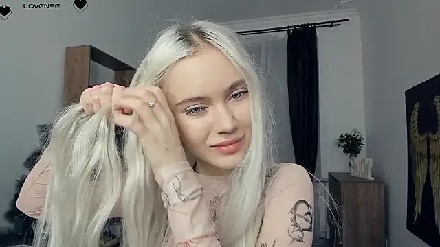 KristalCrowner on StripChat