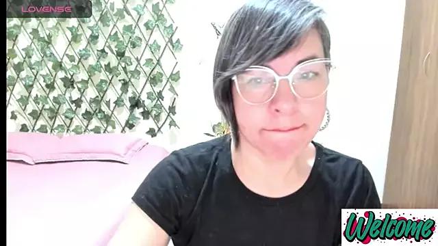 Lady_breaks_hearts from StripChat is Freechat