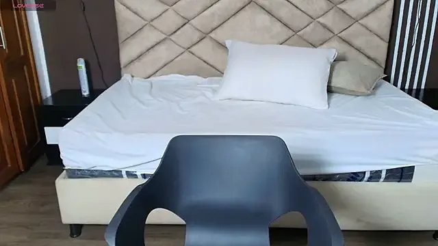 Private Laracooper_ on StripChat