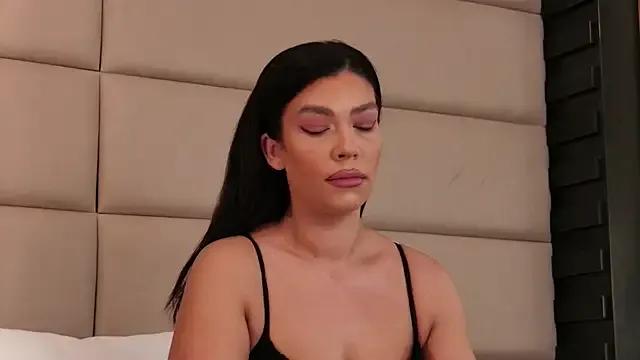 LarraMoon from StripChat is Freechat