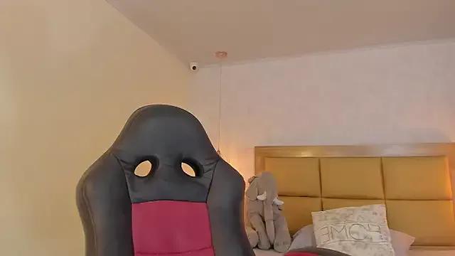 LARSONMIA from StripChat is Freechat