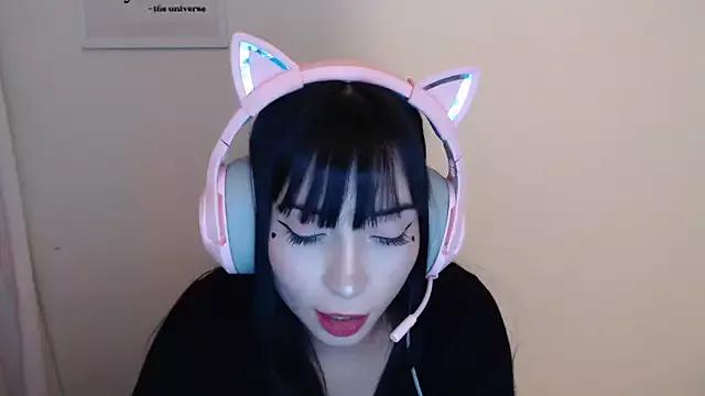 latinpetit from StripChat is Freechat