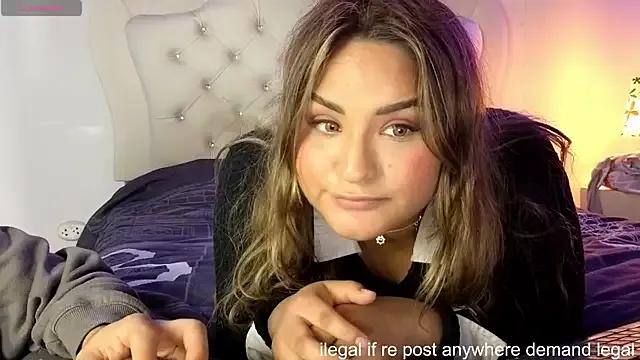laurale_phillipe from StripChat is Freechat