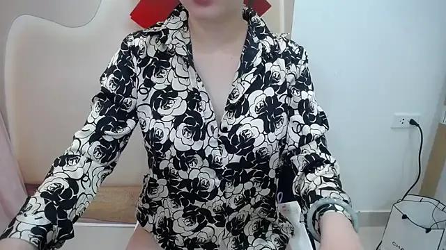 Leiershery from StripChat is Freechat