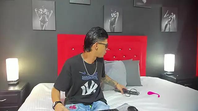 Leslyandmichael from StripChat is Freechat