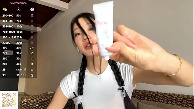 StripChat LezlieGreet is Freechat LezlieGreet — Kiss my shoulders