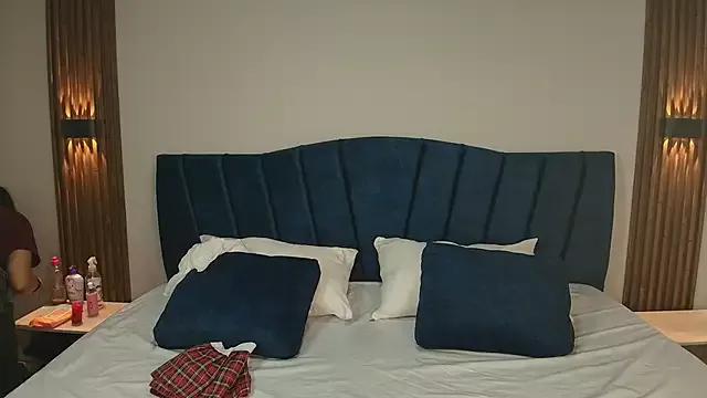 LiaMonroee_ from StripChat is Freechat
