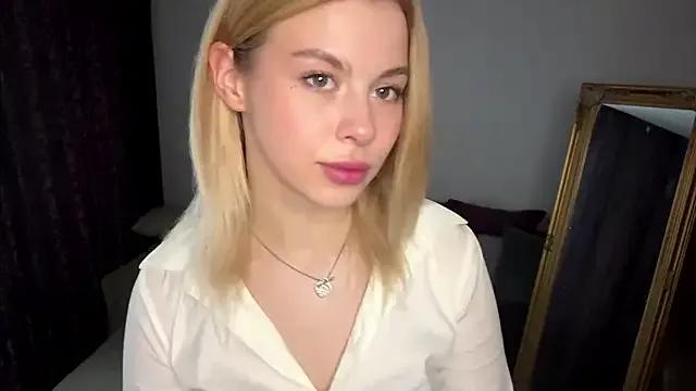 Lil_Elisa from StripChat is Freechat