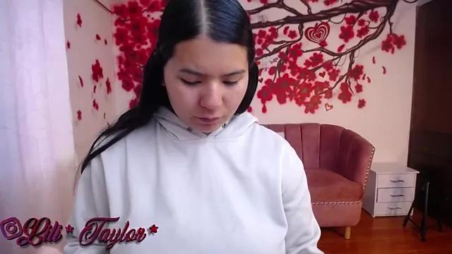 lili_taylor from StripChat