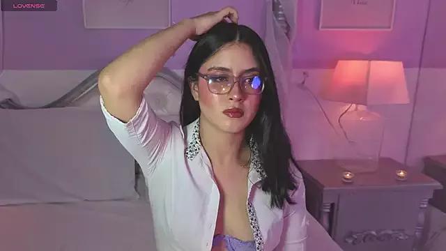 LiLLiAnderson from StripChat is Freechat