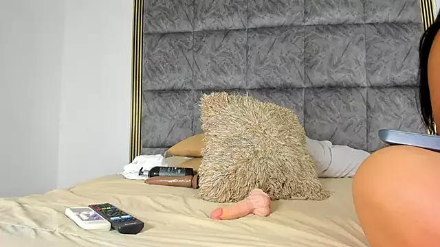 LilyRoxi from StripChat