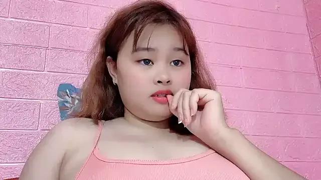 Lina8386 on StripChat