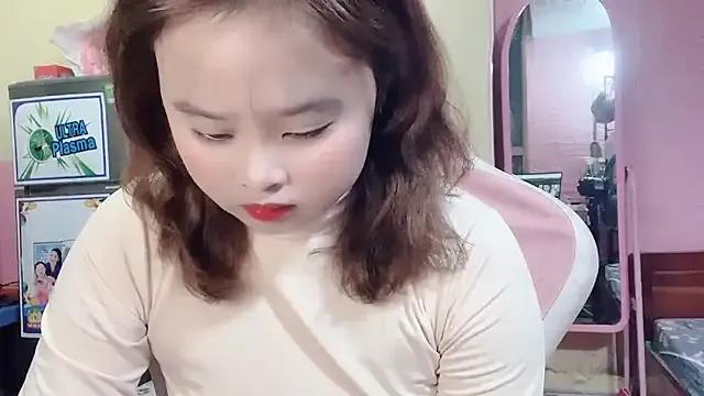 Lina8386 on StripChat