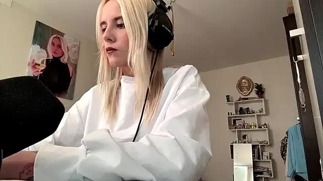 LinaGoodG from StripChat is Freechat