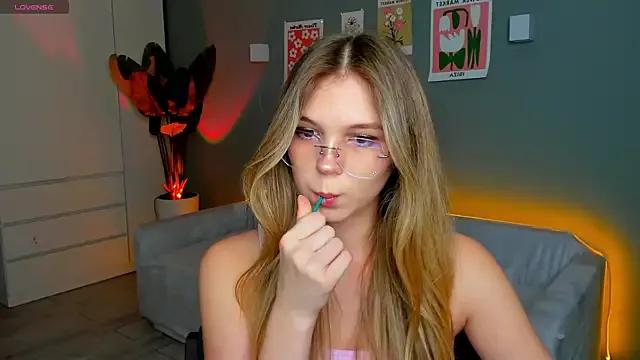 Private linakorvin on StripChat