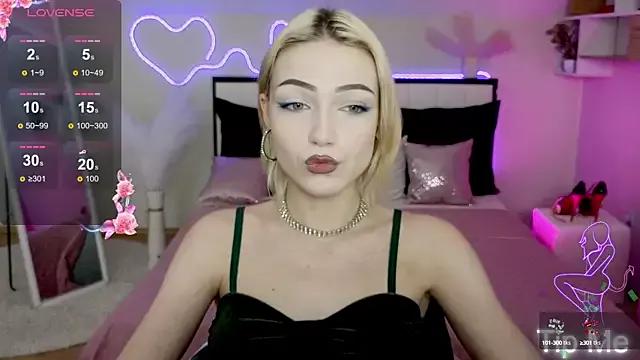 LinaLirian from StripChat is Freechat