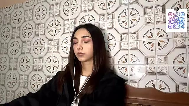 StripChat LinaMour is Freechat LinaMour — Shy wave hello