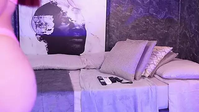 Lisa_roux from StripChat is Freechat