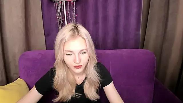 LisaFoxyMe from StripChat is Freechat