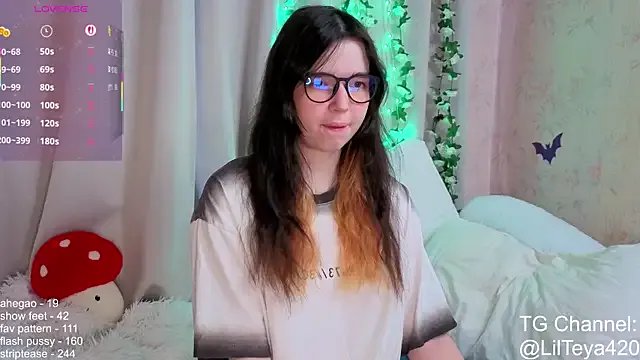 Freechat little_Teya on StripChat