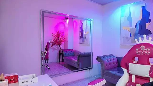 Liz_lorenze from StripChat is Freechat
