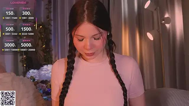 liza_whisky from StripChat is Freechat