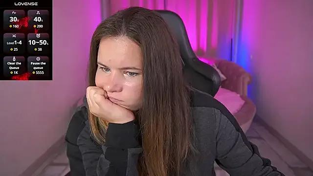 LolaCurvys from StripChat is Freechat