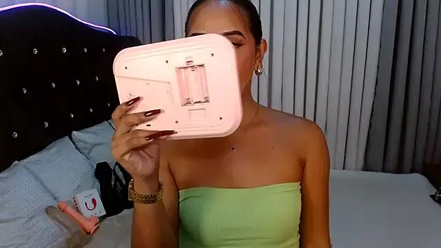 Lorainnelustts from StripChat is Freechat