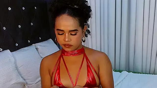 Lorainnelustts from StripChat is Freechat