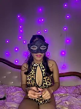 Lovebirdss on StripChat