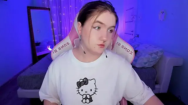 Freechat lovelyy_julia on StripChat