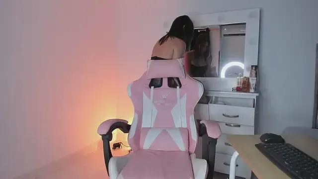 Freechat lovingdarcy_ on StripChat