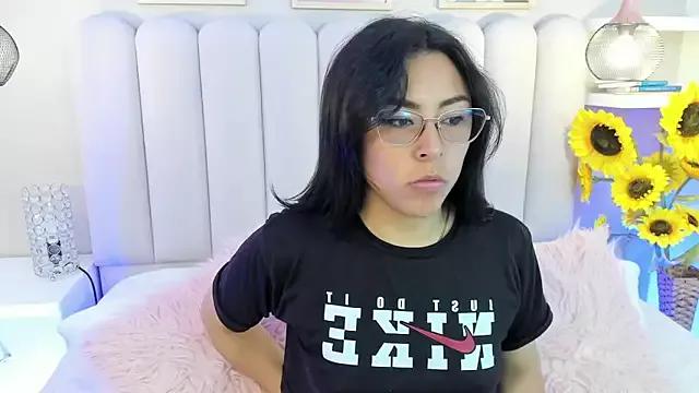 lucy_evanss_ from StripChat is Freechat