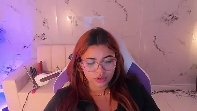 Lucy_Strong from StripChat is Freechat