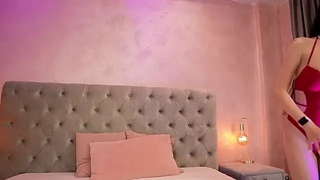 Freechat LucyWilow on StripChat