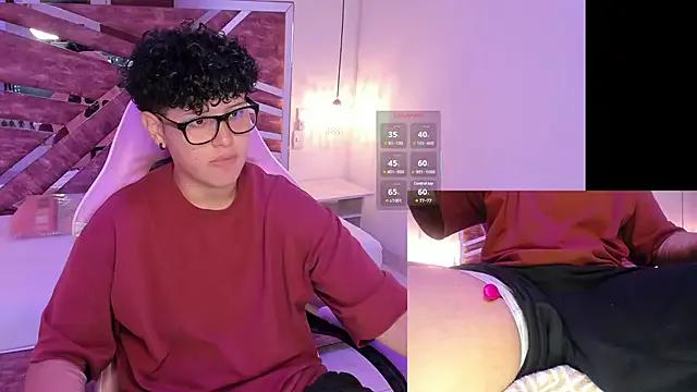 LukeBear from StripChat is Freechat