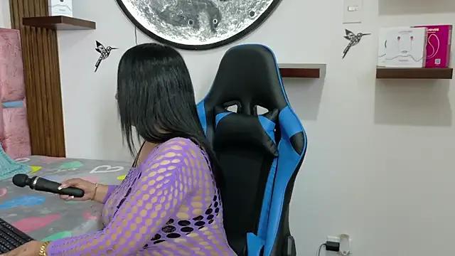 luna2155 from StripChat is Freechat