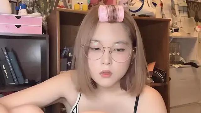 luna51888 from StripChat is Freechat