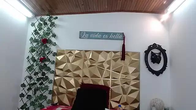 lunaBloom1 from StripChat is Freechat