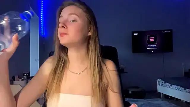 LunaLussh from StripChat is Freechat