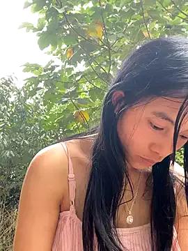 LylyOx9 on StripChat 