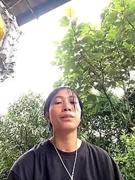 LylyOx9 on StripChat 